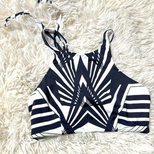 NWOT Black and White Geometric Bikini Top